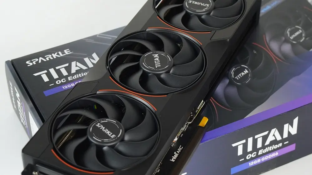 Thiết kế 3 quạt của Intel Arc B580